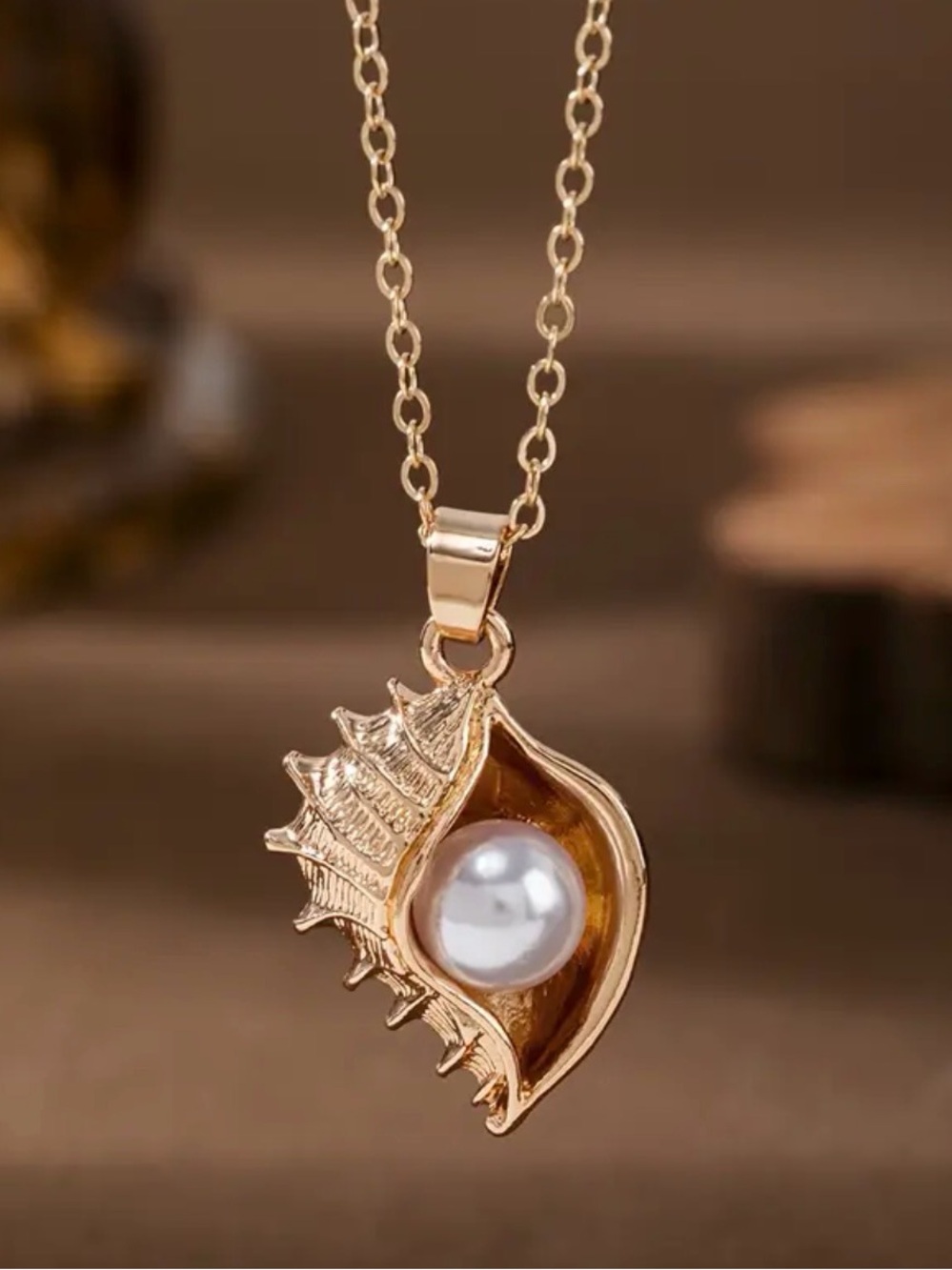 Gold Shell Pendant Pearl Necklace. - Picture 4 of 7